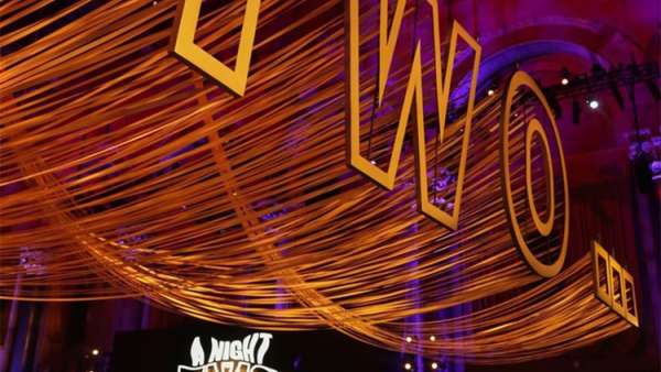 活動中的互動裝飾經(jīng)常是最吸睛的，而這個天花板的活動策劃更亮眼