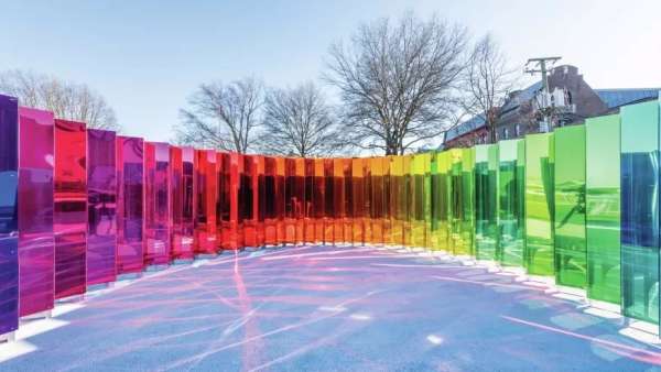 海濱公園的這個展覽活動設計以無法預期的方式與游客形成互動