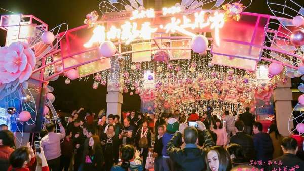 水上花市的展覽活動(dòng)今年里水鎮(zhèn)亮相央視《新聞聯(lián)播》，聚集了各地眼球