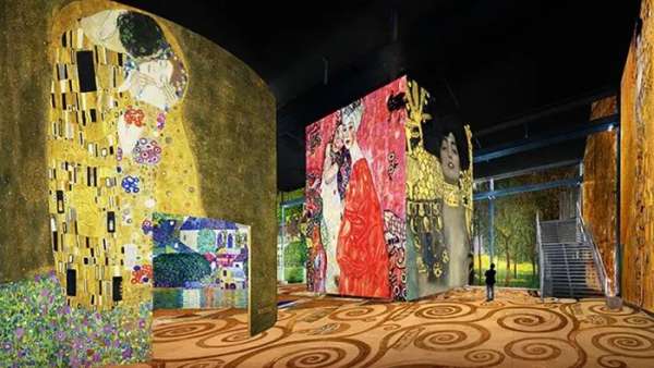 展覽活動(dòng)的展覽形式也可以很多樣，運(yùn)用數(shù)字科技呈現(xiàn)的作品更沉浸式