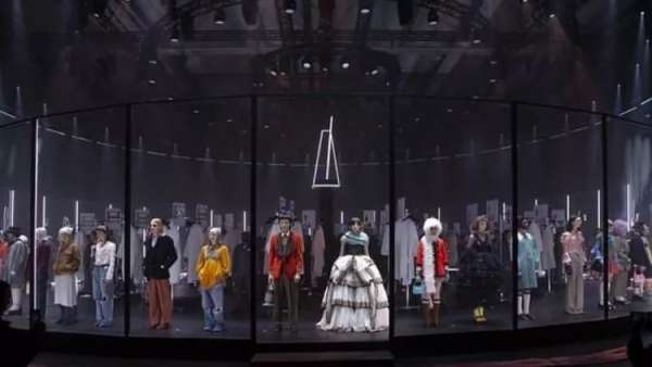 2020時(shí)裝發(fā)布會(huì)活動(dòng)的全新詮釋?zhuān)笃放频哪X洞就是這么大！