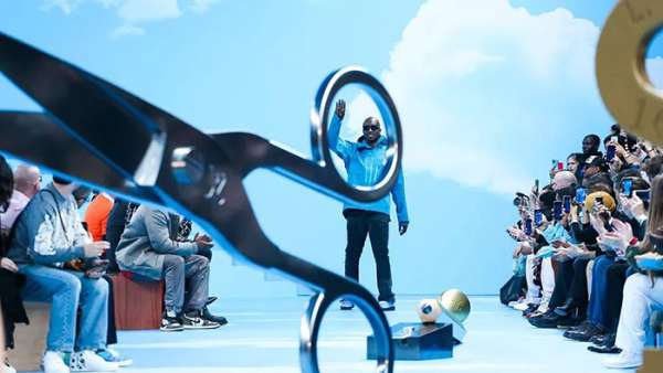 2020秋冬男裝時(shí)裝發(fā)布會(huì)活動(dòng)現(xiàn)場(chǎng)仿佛人間天堂，踏云而至穿梭云間