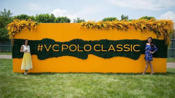 紐約市最熱門的社交活動當(dāng)屬凱歌這場奢侈的馬球經(jīng)典盛會了