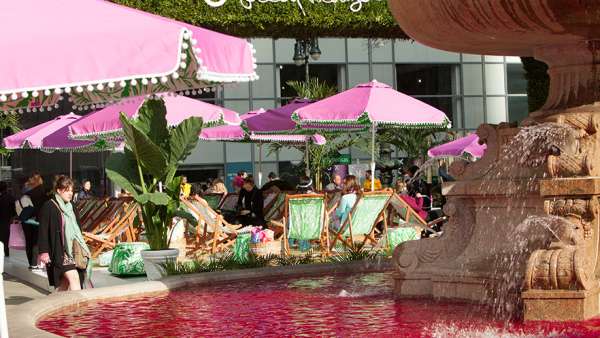 粉粉少女心的快閃店活動(dòng)怎可能不受歡迎，開門幾小時(shí)就賣斷貨