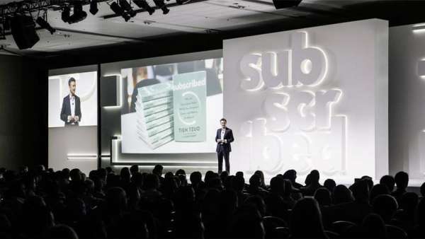 這家軟件公司的訂閱會議活動直接把企業(yè)劇院的場景搬上了舞臺，牛！