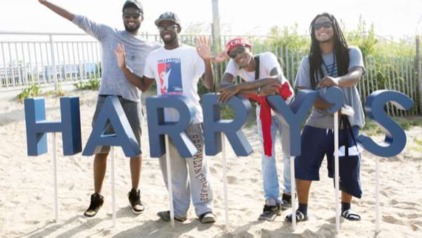 線下快閃式推廣活動竟是把淋浴空間搬到活動中，也太腦洞大開了