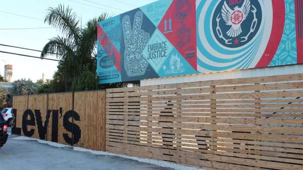 牛仔褲快閃店活動再現(xiàn)集裝箱設(shè)計風格，更有超級碗、音樂周等你來