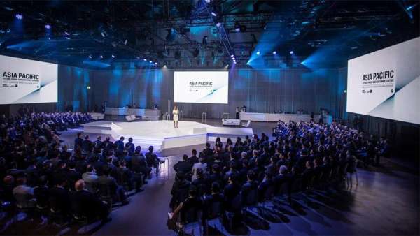 視頻映射技術(shù)在這次的經(jīng)銷(xiāo)商大會(huì)活動(dòng)策劃上大展身手光芒萬(wàn)丈