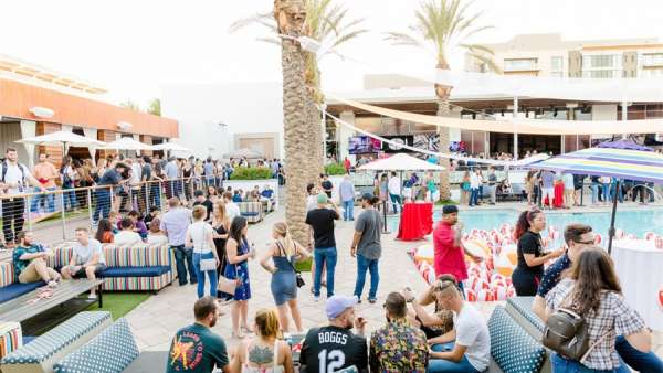 夏日泳池派對活動看著就是清爽，打卡互動游戲都不落下