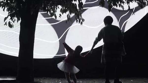 僅用一個燈光展覽活動裝置就傳遞了大自然的聲音，自然之聲太神奇了