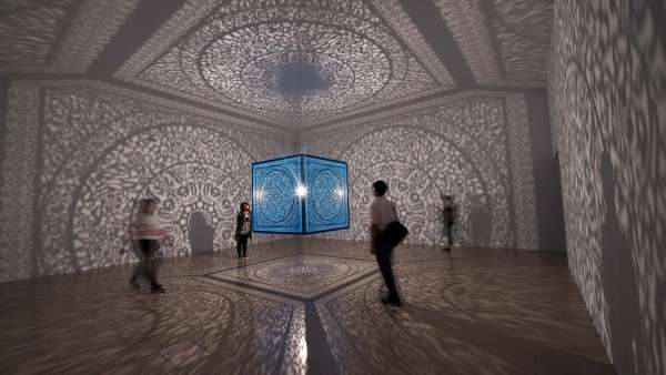 影子魔幻展覽活動(dòng)網(wǎng)絡(luò)了全球15名藝術(shù)家?guī)?lái)的40件精彩作品