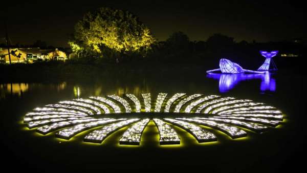 月津港燈光展覽活動(dòng)增加了多媒體互動(dòng)體驗(yàn)，打造一場(chǎng)看得見(jiàn)的奇景