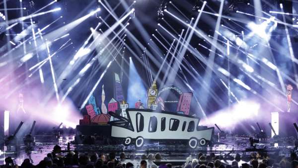潘多拉魔盒概念的頒獎典禮活動，舞美不斷轉(zhuǎn)換的布景太震撼了