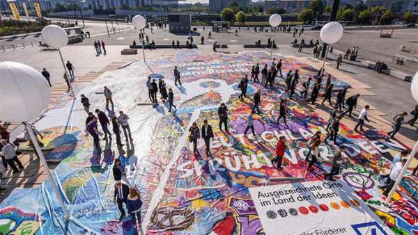 公益性創(chuàng)意活動(dòng)的策劃新意越來(lái)越多，這一里程碑注定得火