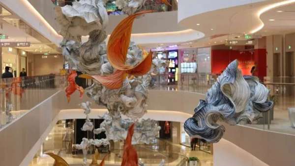 純亞麻制成的商場藝術(shù)展覽活動裝置牽引起了自然和人文的形態(tài)