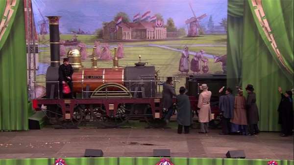 周年慶典活動中的舞美設(shè)計竟是一個“床”，這般沉浸式打卡背景吸引力杠杠