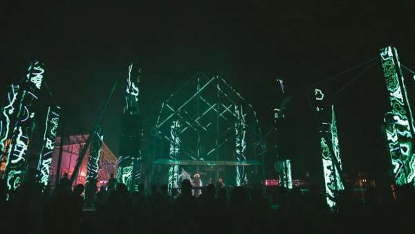 當(dāng)音樂節(jié)活動(dòng)策劃和新媒體相撞，火花引出的視聽盛宴炸鍋了