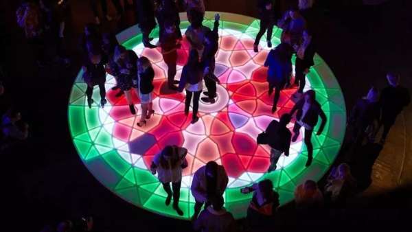 新媒體藝術(shù)展覽活動(dòng)裝置散發(fā)出的魅力具有撫慰人心的治愈之力