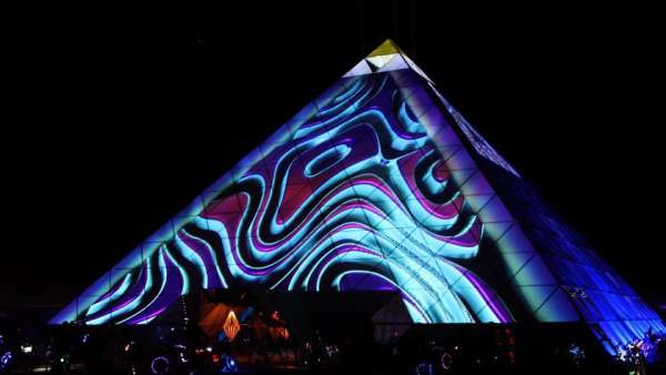 多媒體投影映射慶典活動首次在25米高的金字塔上亮相了