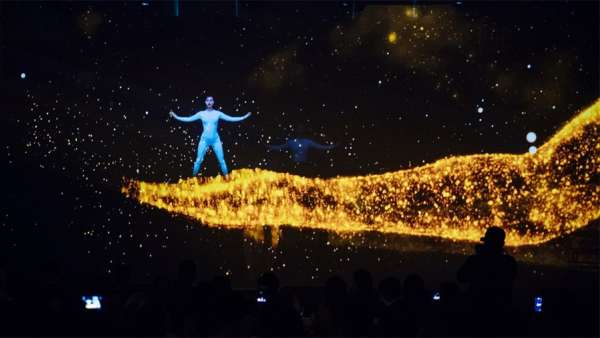 保險行業(yè)的開拓者獎頒獎典禮活動現(xiàn)場金碧輝煌、星光熠熠