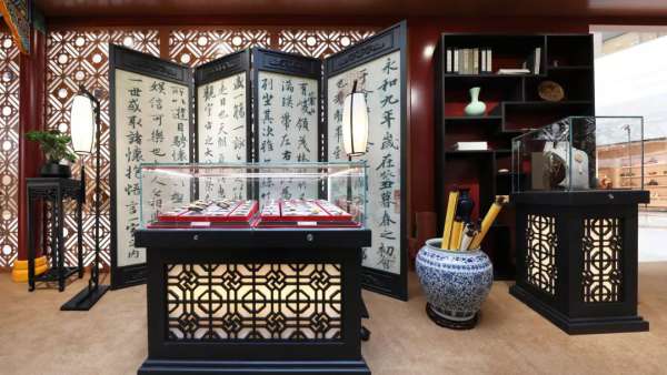 跨越時空 融合新生，快閃店會展活動傳遞了東方美學(xué)與西方藝術(shù)的文化交融