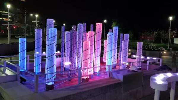 用5個“鍵盤”上的20個“鼓”就可以演奏了獨特的燈光聲音展覽活動，Magical！