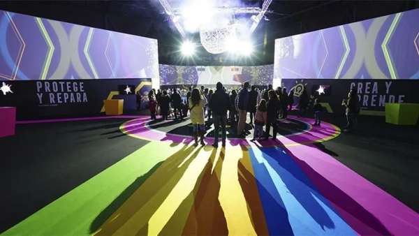 360o視頻映射的周年慶典活動只用常見和簡單的視覺元素就實現(xiàn)了預期效果