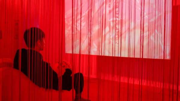 東方美學元素的霓虹廟宇，一場藝術展覽活動引你感受、直面和理解欲望