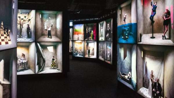 拉開(kāi)尤杰尼歐藝術(shù)展覽活動(dòng)幕布的下一秒，我們都是Cover Girl