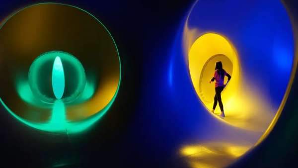 沉浸式展覽活動(dòng)的這些藝術(shù)裝置創(chuàng)意無限，探索著奧秘之所在