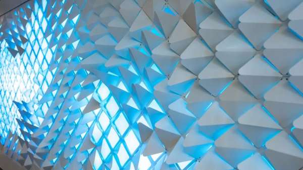 光的藝術展覽裝置以我們從未預料到的方式帶來了技術上的創(chuàng)新