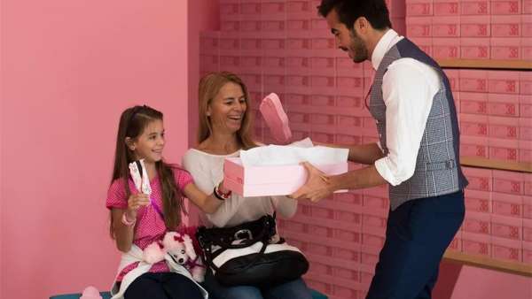 雪糕快閃店活動(dòng)竟是以虛擬鞋店的形式喚醒已是40多歲的消費(fèi)者