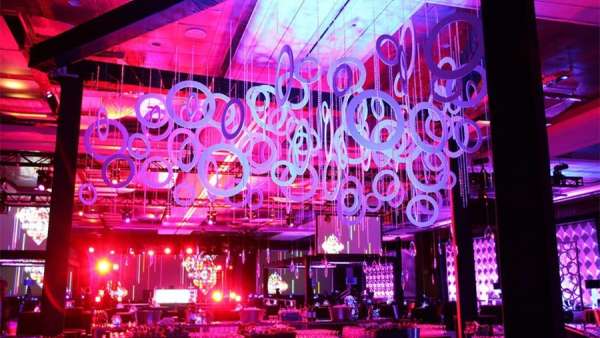 行業(yè)會議活動(dòng)真的不按常理出牌，刻板形象全然被各種裝飾打破