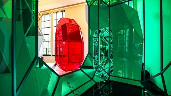 A Story in Every Gemstone品牌主題展覽活動創(chuàng)造了近距離了解有色寶石的機(jī)會