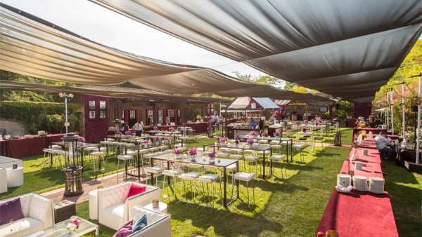 戶外派對(duì)活動(dòng)策劃的粉紅色窗簾搭建的露天帳篷舒適感極強(qiáng)