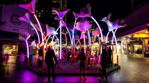 藝術展覽活動裝置留聲機，用巨大的“喇叭花”激活你安靜的夜晚