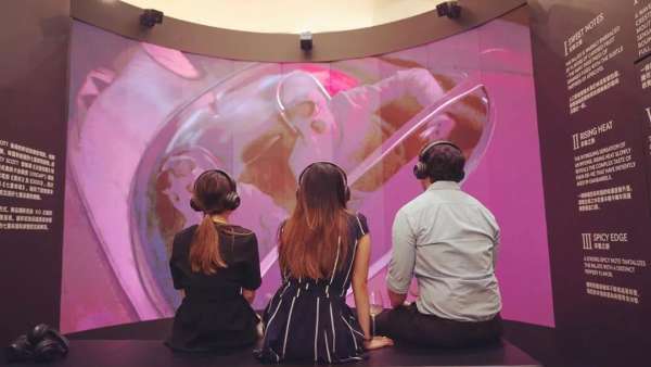 不同的創(chuàng)意視角和感官體驗(yàn)，這個(gè)藝術(shù)快閃展覽活動詮釋了七重品鑒體驗(yàn)