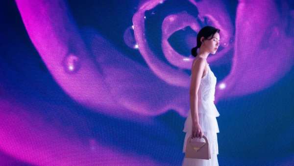 魔都這個(gè)黑玫瑰美妝快閃店展覽活動占據(jù)了五一假期的眼球