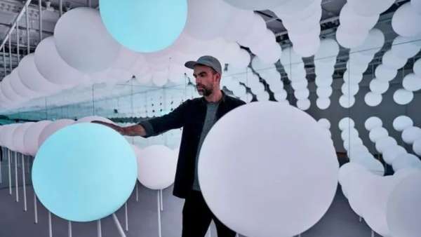 紐約的這個光之花田藝術(shù)展覽活動裝置一開展秒變網(wǎng)紅打卡點