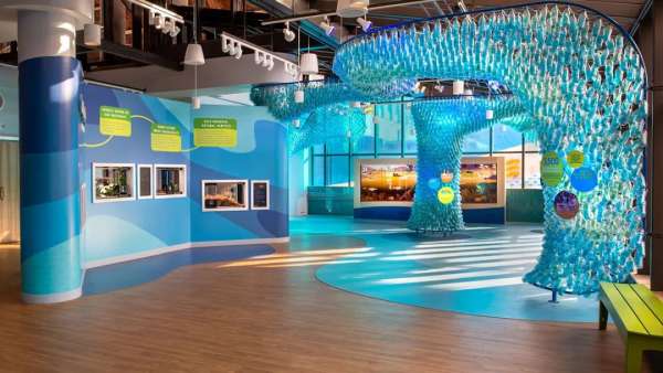 環(huán)保藝術(shù)家用一批藝術(shù)展覽活動(dòng)裝置詮釋了保護(hù)環(huán)境的想法和觀點(diǎn)