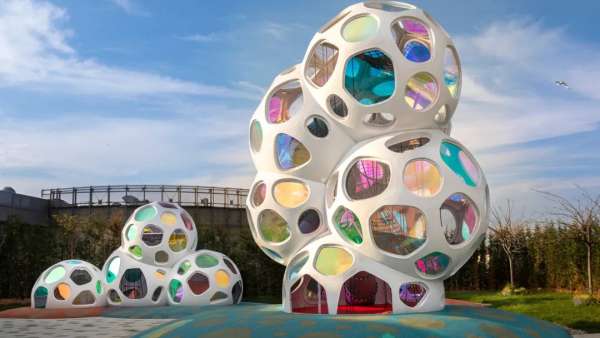 互動體驗展覽活動裝置竟會神奇地改變顏色，巧妙世界就此打開