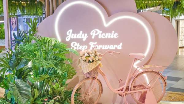 粉色主題的室內美妝快閃店活動爛漫開展，粉嫩色彩策劃真甜