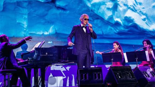 藍色海洋主題慈善慶典活動策劃的拍賣會匯集了眾多精選美術(shù)品