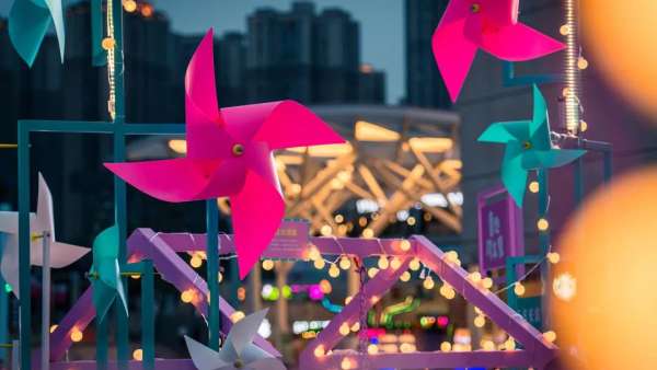 網(wǎng)紅快閃展覽活動策劃的童趣風車，馬卡龍色風車讓你立馬出圈！