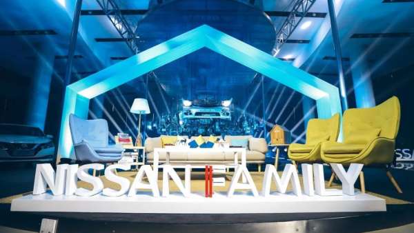 具有綜藝感的車企直播活動策劃了一座“溫馨滿屋”，好看又好玩