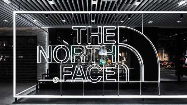 北面快閃店展覽活動設(shè)在滑雪度假村,提供夏冬兩季探索體驗