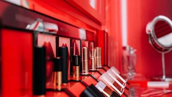 大愛蘭蔻櫻桃紅的快閃店展覽活動策劃，顏值更是滿分標(biāo)準(zhǔn)