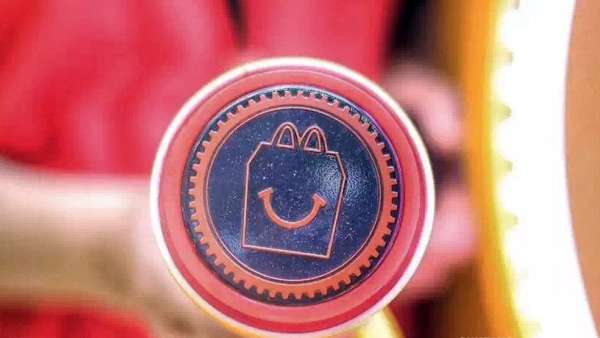 麥當(dāng)勞這個周年慶玩具展覽活動策劃太能制造幸福了