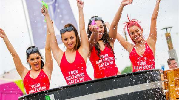 荷蘭今年的戶外露營(yíng)活動(dòng)策劃太歡樂了，你想要的統(tǒng)統(tǒng)滿足你