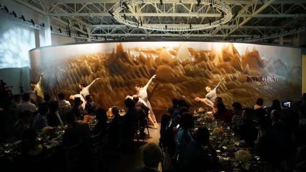 愛彼當(dāng)代藝術(shù)及高級(jí)制表展覽活動(dòng)策劃的12扇時(shí)間之門驚喜各異